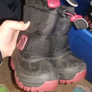 Snow boots